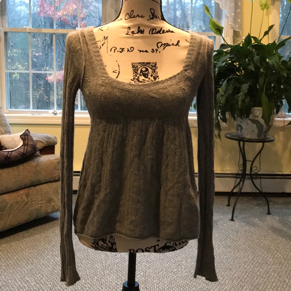 Grey Abercrombie & Fitch knit sweater